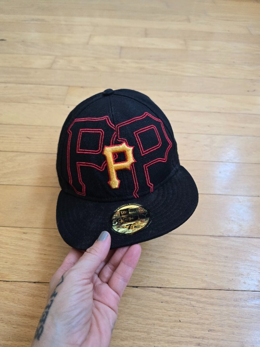 New Era 59FIFTY Pittsburgh Pirates Black Red Outline Logo Fitted Hat Size 7 5/8